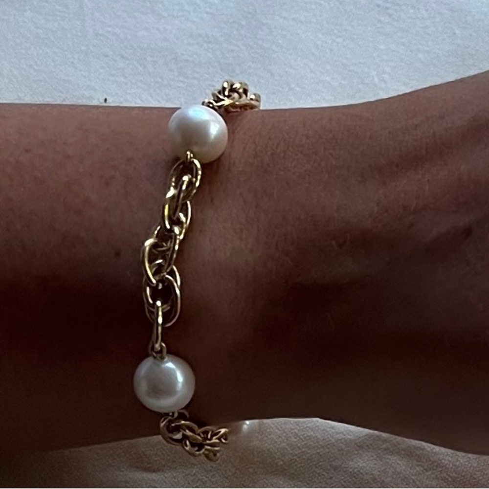 Vintage Monet Gold & Pearl Bracelet - Picture 7 of 16